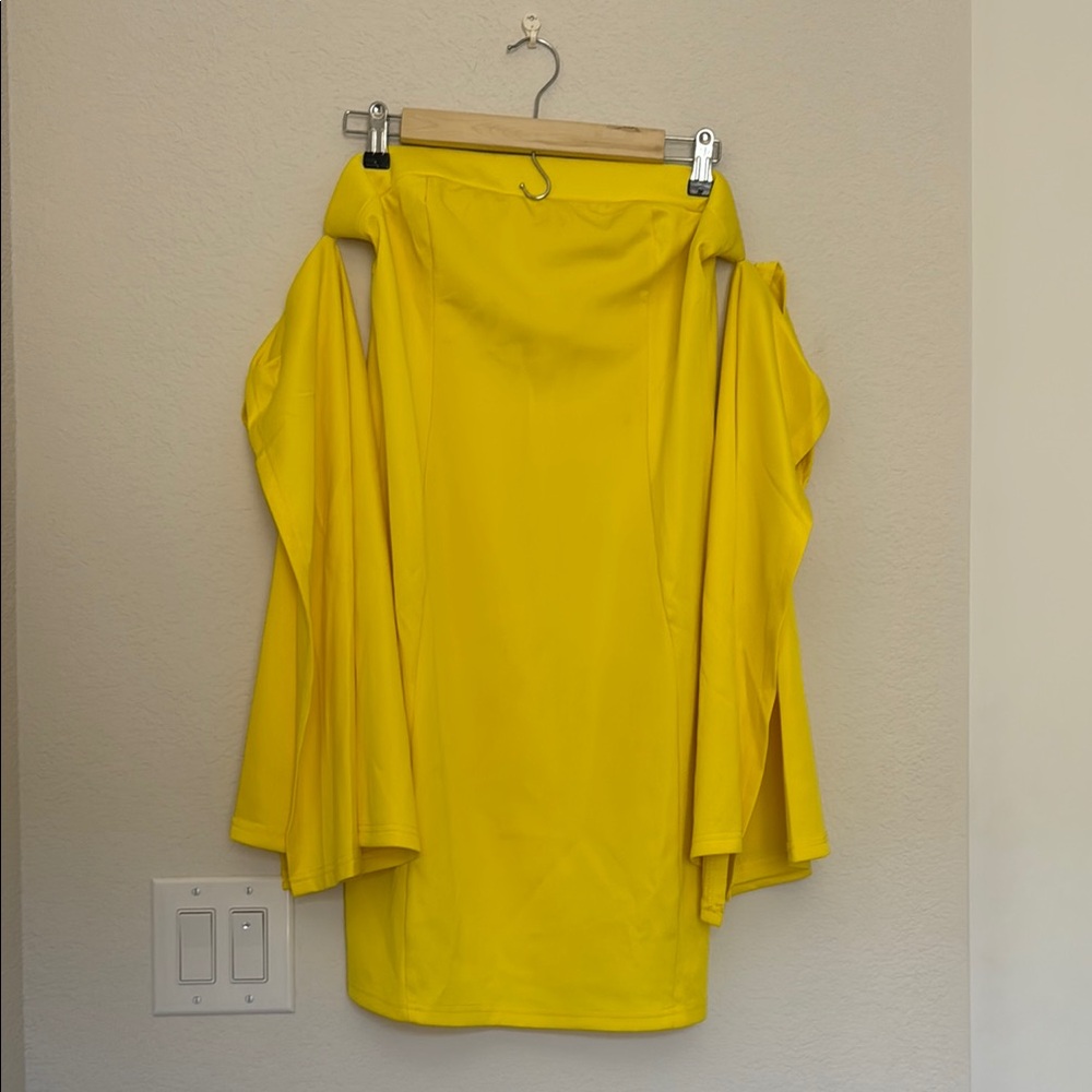 Elegant Yellow Off-Shoulder Pencil Skirt